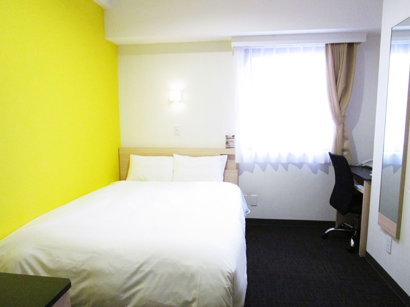Desk, blackout drapes, free WiFi, bed sheets
