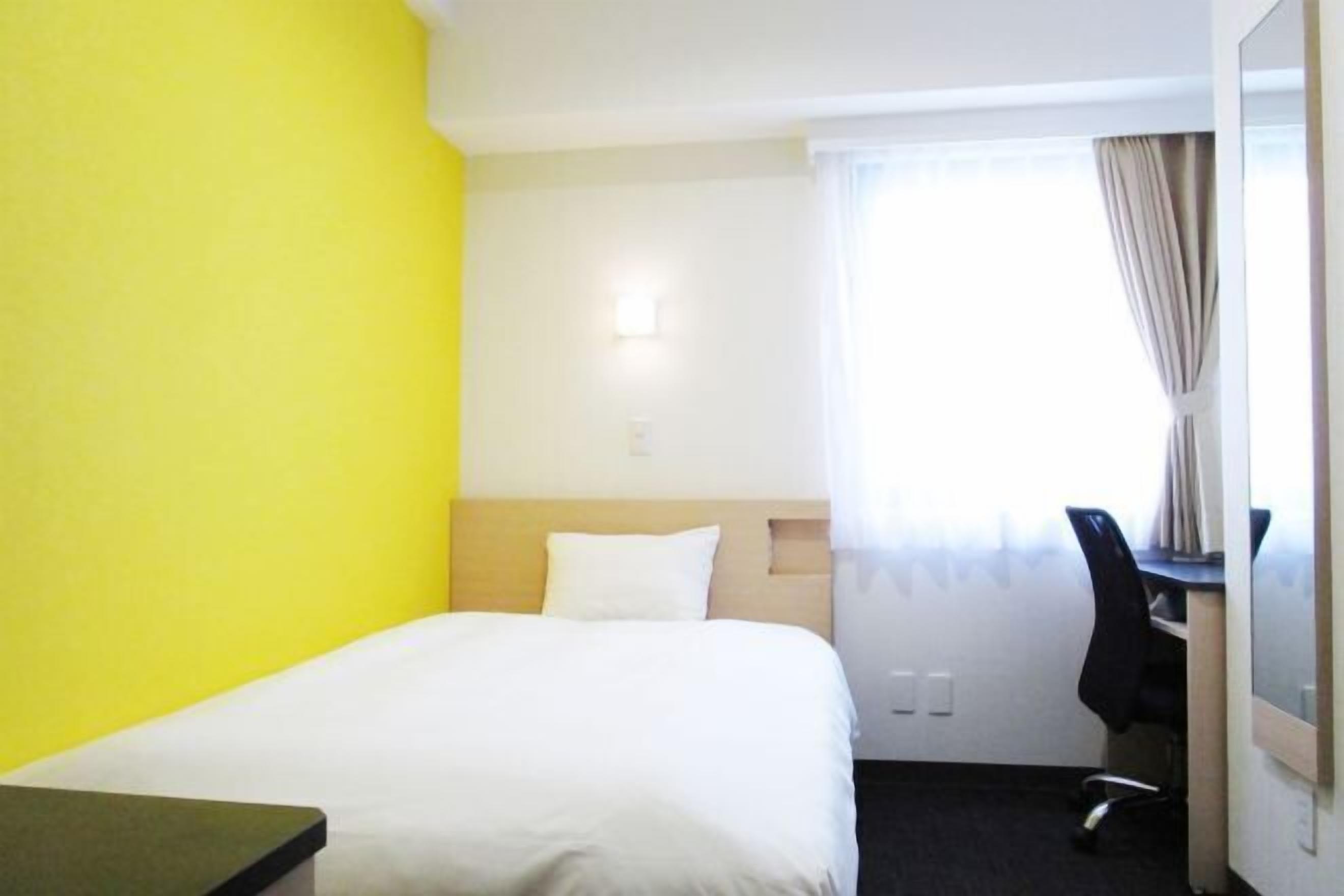 Desk, blackout drapes, free WiFi, bed sheets