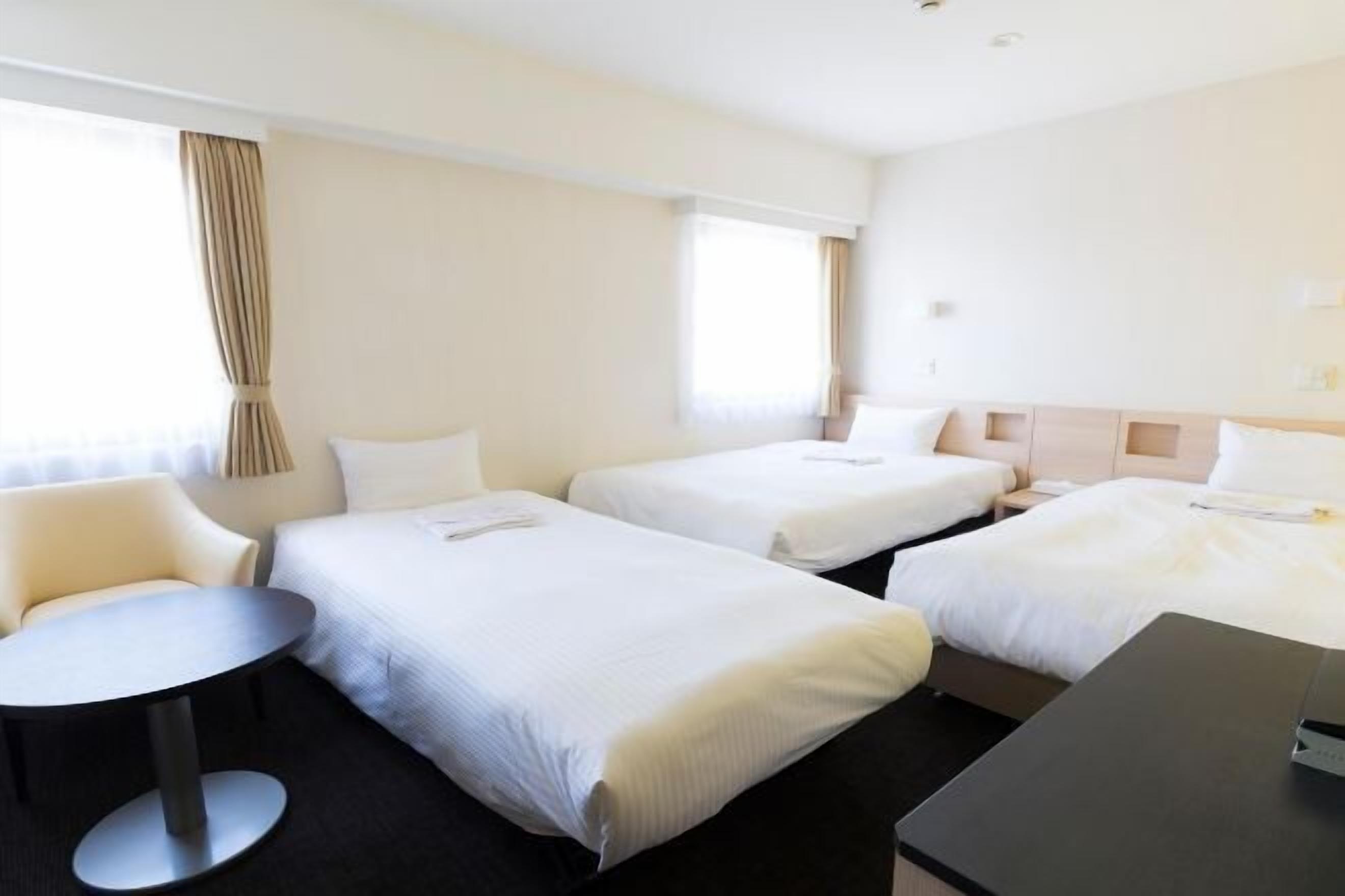 โต๊ะทำงาน, ผ้าม่านกันแสง, Wi-Fi ฟรี, ผ้าปูที่นอน