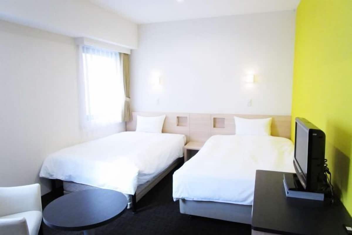 書桌、遮光布/窗簾、免費無線上網、床單