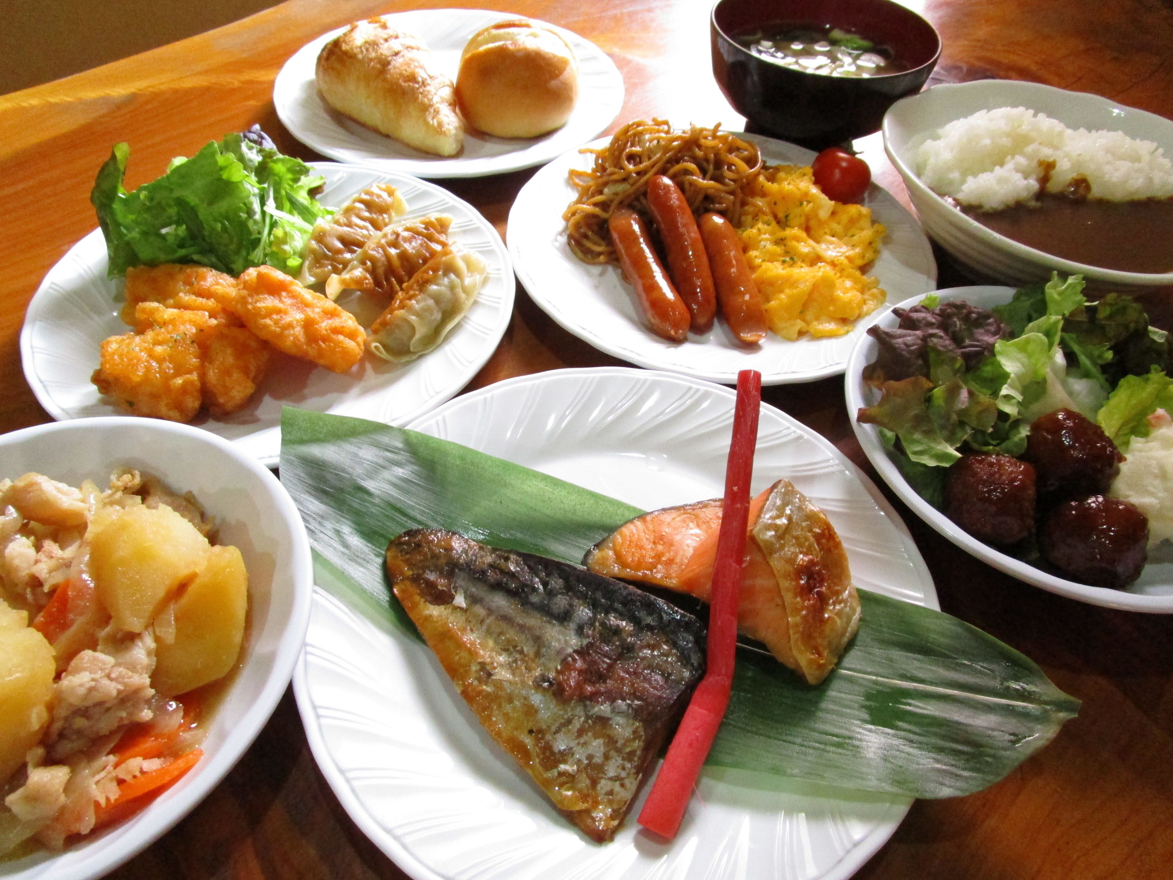 Daily buffet breakfast (JPY 900 per person)