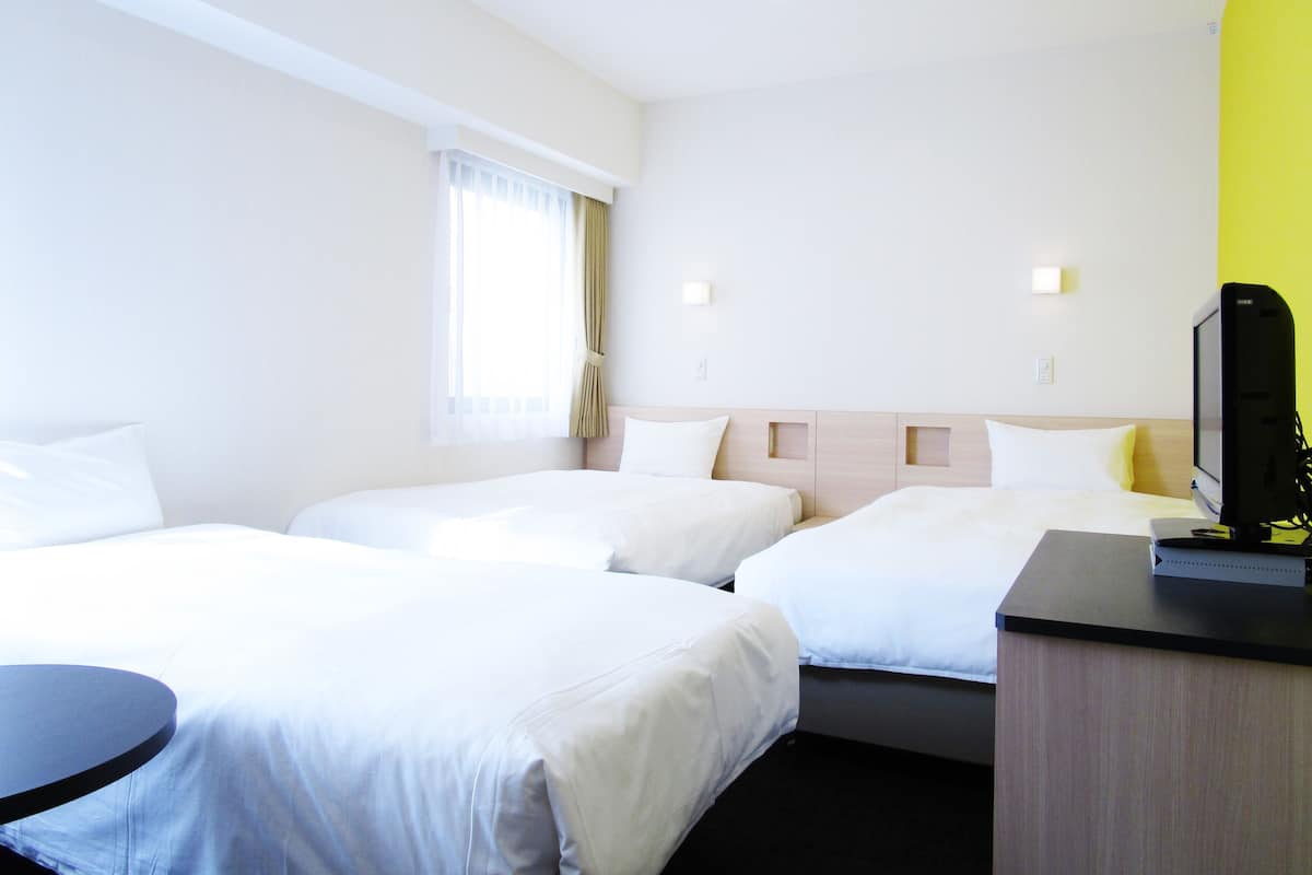 Escrivaninha, cortinas blackout, Wi-Fi de cortesia, roupa de cama