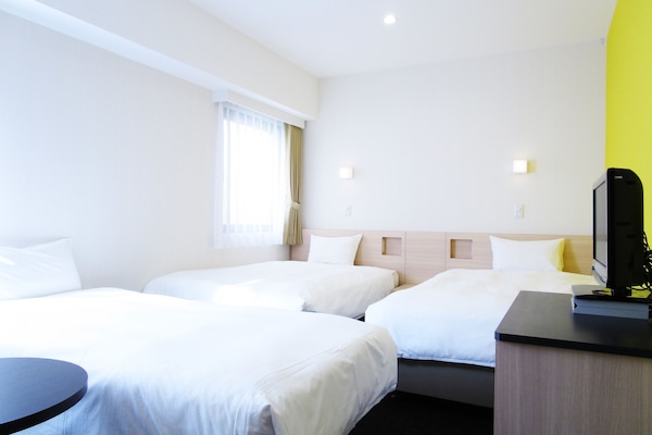 Desk, blackout drapes, free WiFi, bed sheets