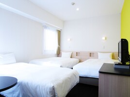 Escritorio, cortinas blackout, wifi gratis y ropa de cama 