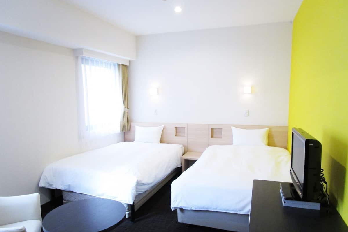 Desk, blackout drapes, free WiFi, bed sheets