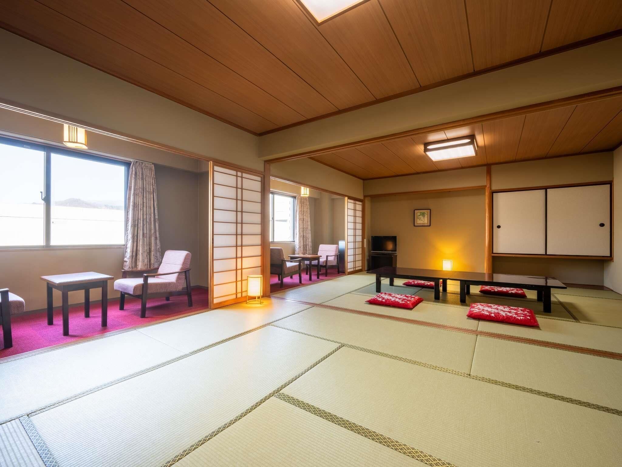经典客房, 多张床 (Japanese Style) | 羽绒被、客房内保险箱、办公桌、隔音