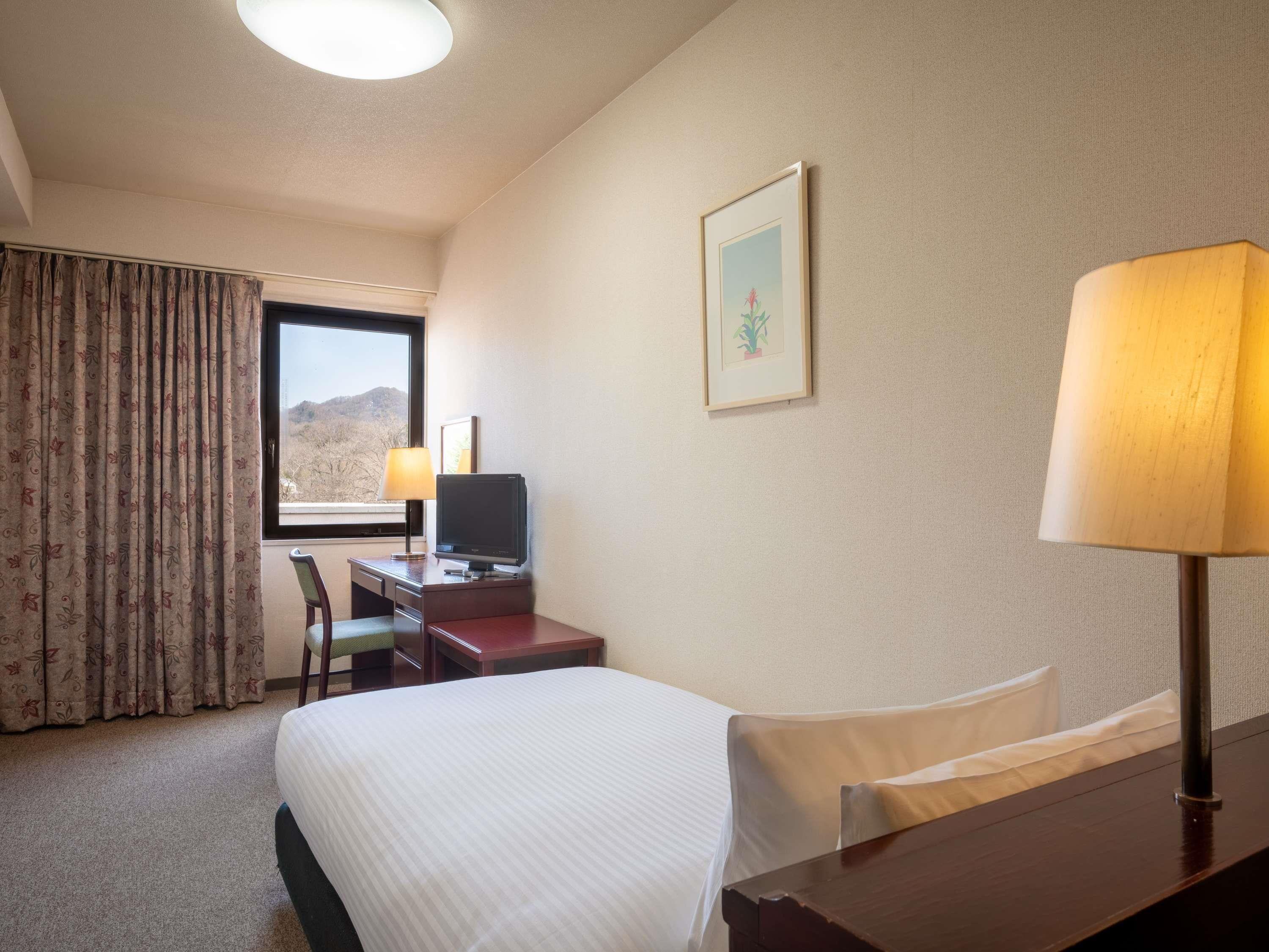Down duvets, in-room safe, desk, soundproofing