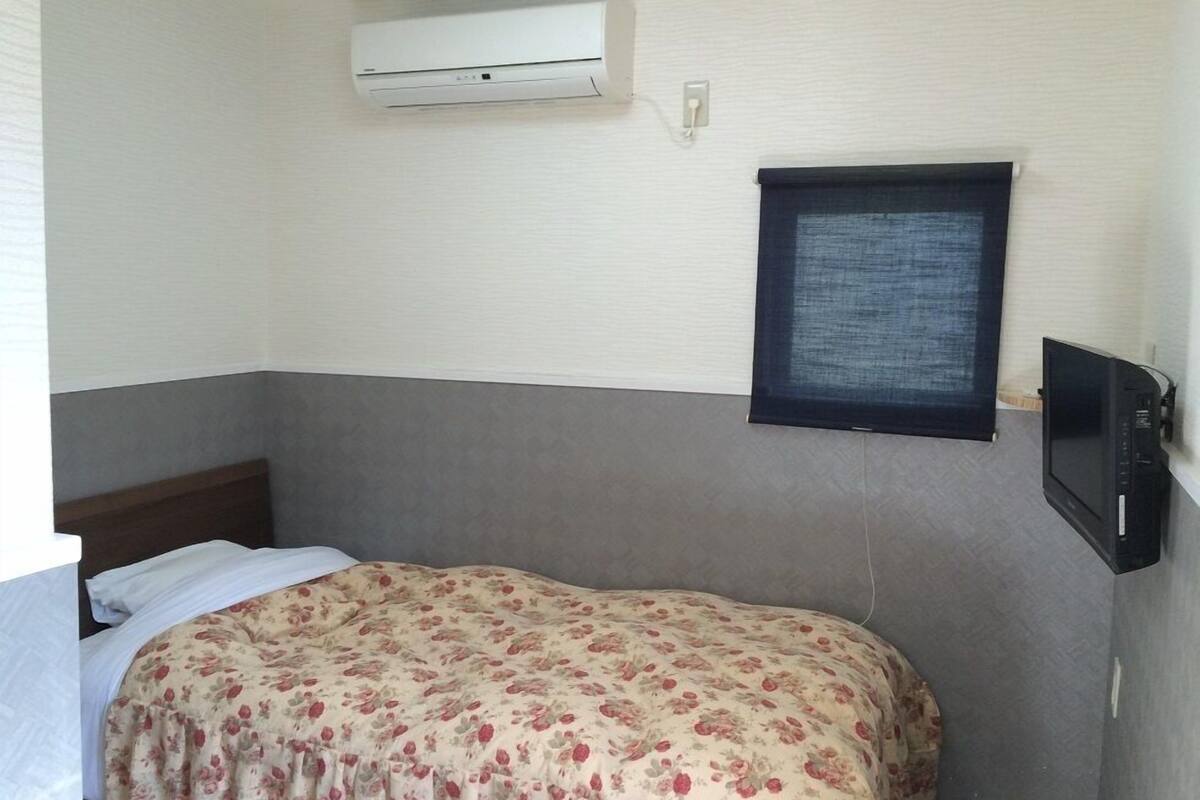 1 bedroom, WiFi (free), bed sheets