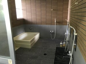 Free toiletries, slippers, towels - Hotel Famitic Myojin (Nikko)