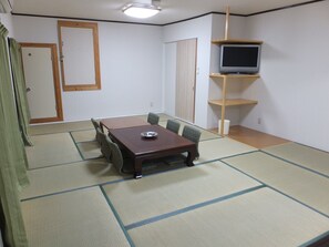 Habitación tradicional, fumadores, baño compartido (Japanese Style, K) | 1 dormitorio, wifi gratis, ropa de cama
