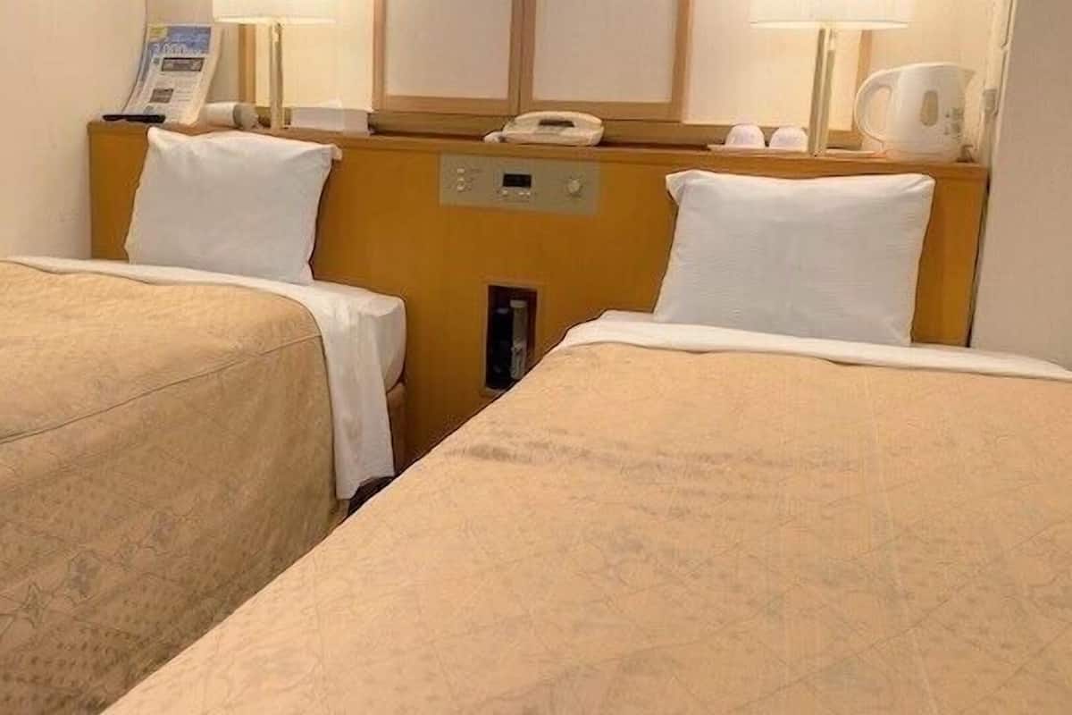 Verduisterende gordijnen, een strijkplank/strijkijzer, gratis wifi