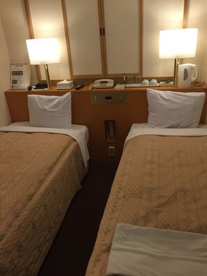 Blackout curtains, iron/ironing board, free WiFi, bed sheets - Hotel Crown Hills Toyokawa (Toyokawa)