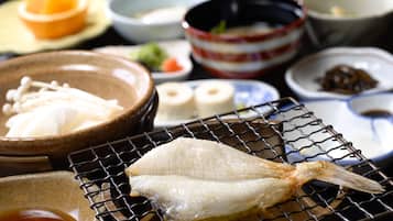 Daily full breakfast (JPY 1700 per person)