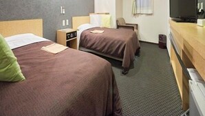 A hotel room with two beds, a TV, a desk, and a window with curtains. - Nagano Plaza Hotel (Nagano)