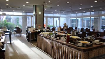 Frukostbuffé varje dag (JPY 2400 per person)