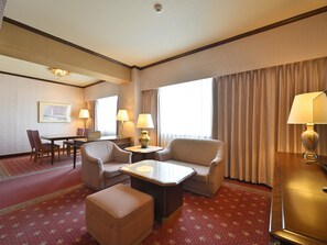 Studiosviitti, tupakointi kielletty | Työpöytä, kannettavalle tietokoneelle sopiva työtila, ilmainen Wi-Fi