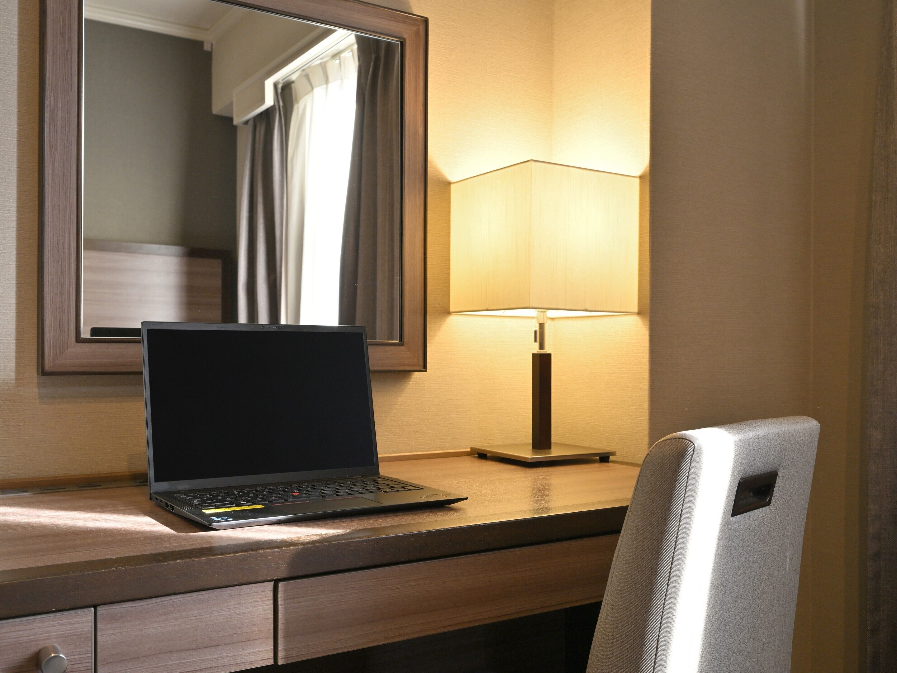 standard twin room | desk, laptop workspace, free wifi, bed sheets