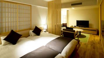 Lyxigt tvåbäddsrum | Skrivbord, arbetsyta för laptop, gratis wi-fi och sängkläder