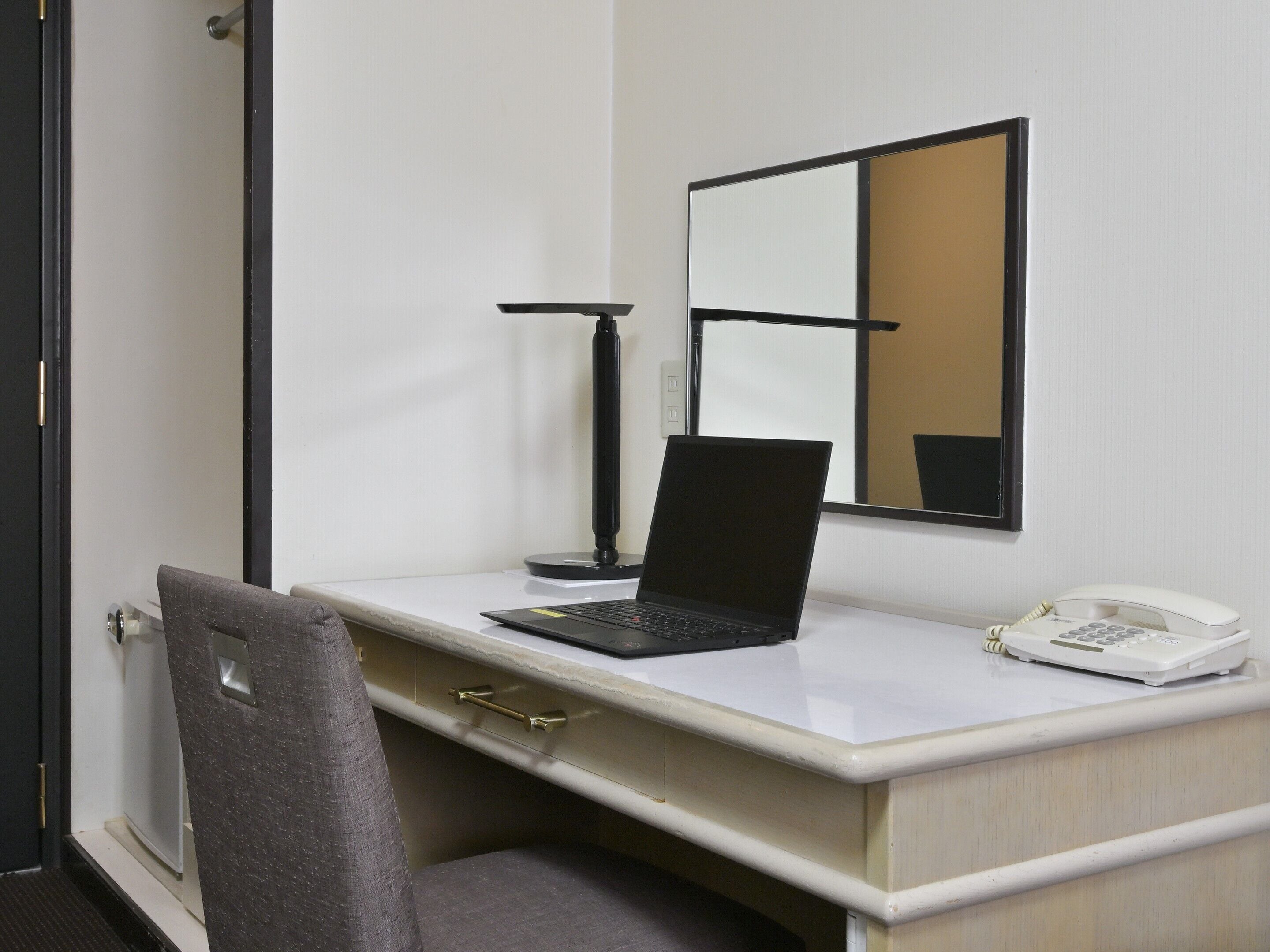 desk, laptop workspace, free wifi, bed sheets