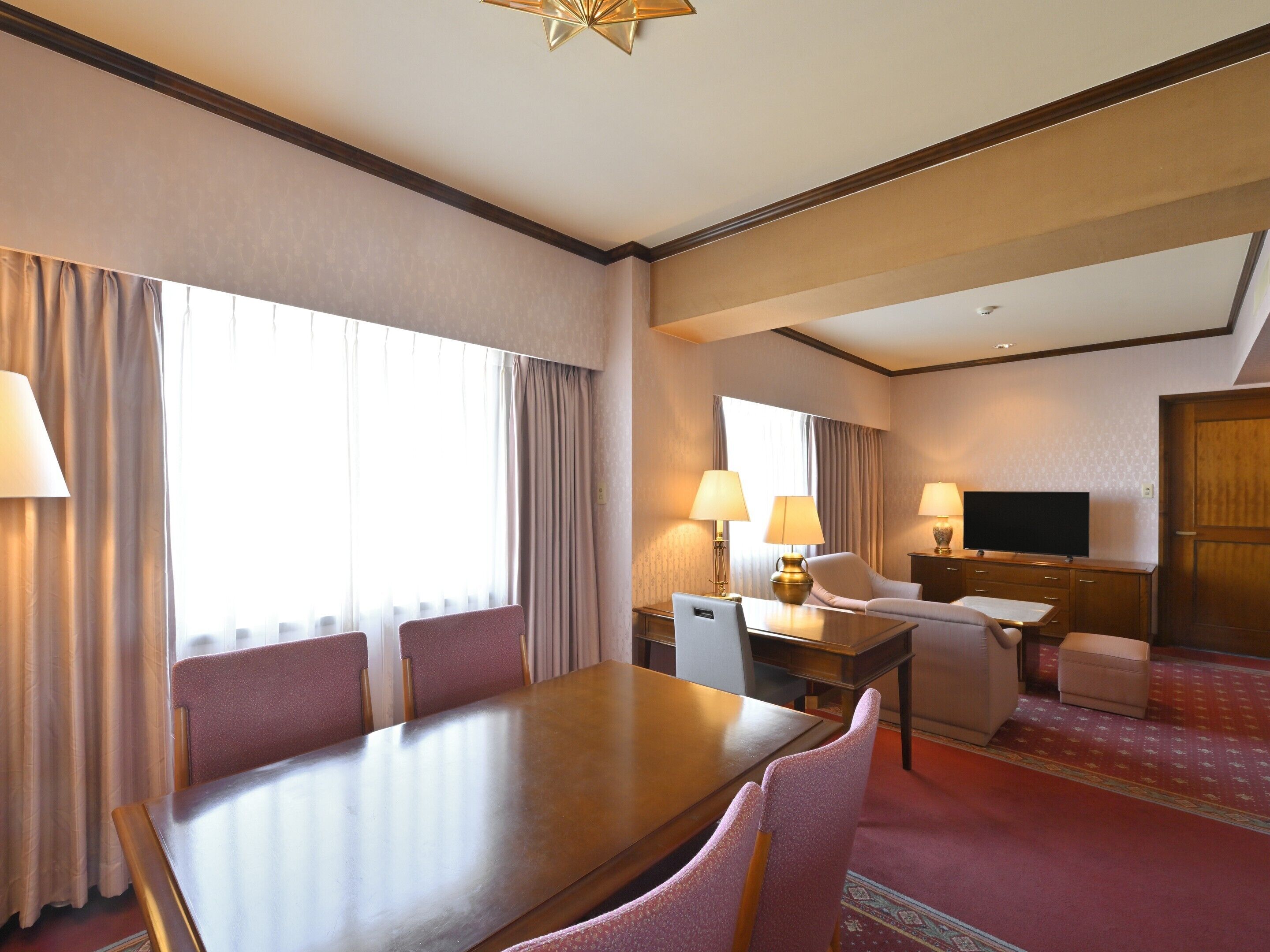 suite, non smoking | desk, laptop workspace, free wifi, bed sheets
