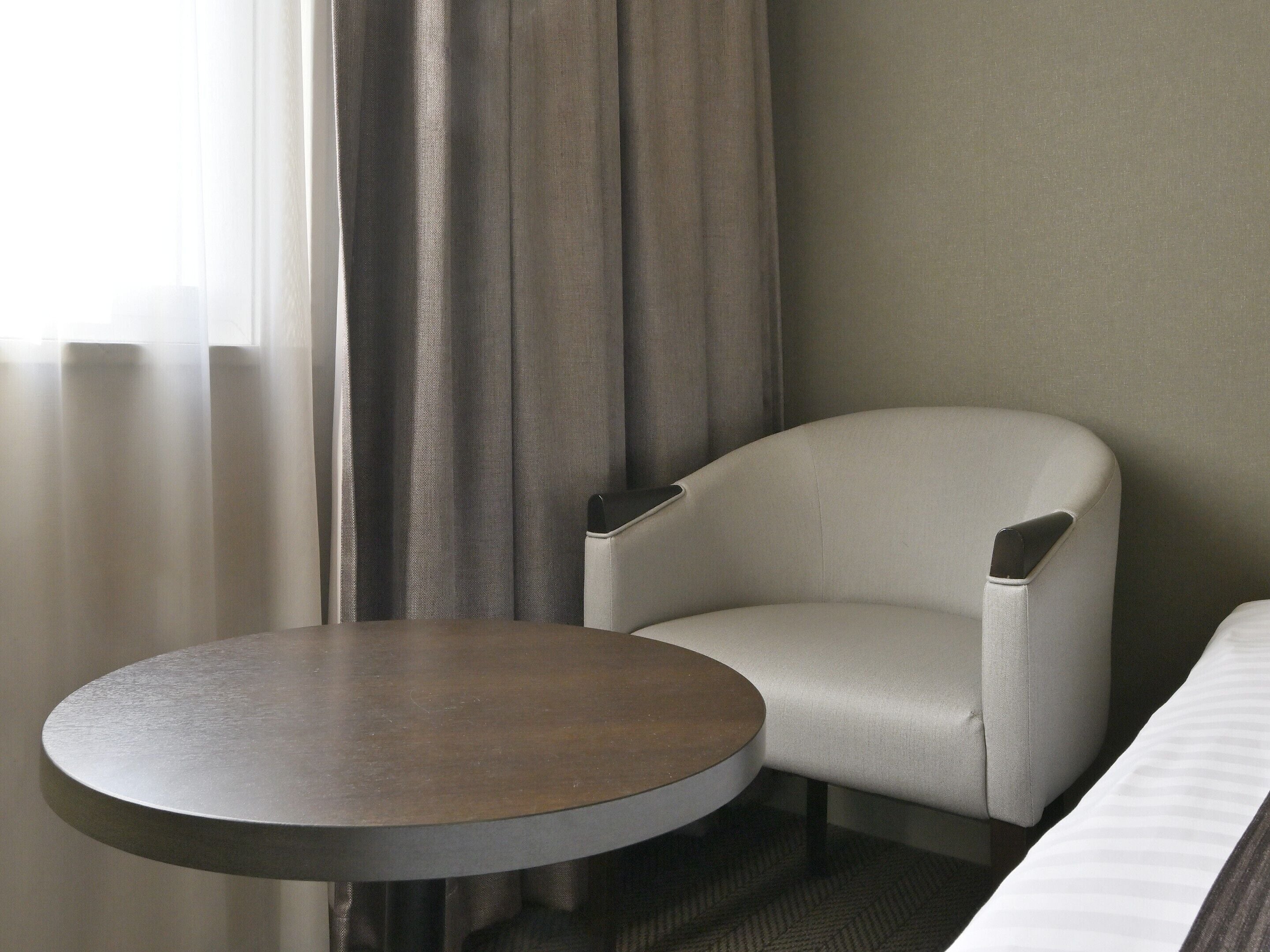 desk, laptop workspace, free wifi, bed sheets