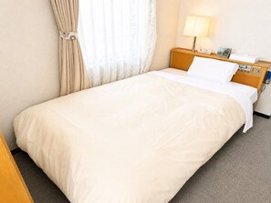 办公桌、免费 WiFi、床单