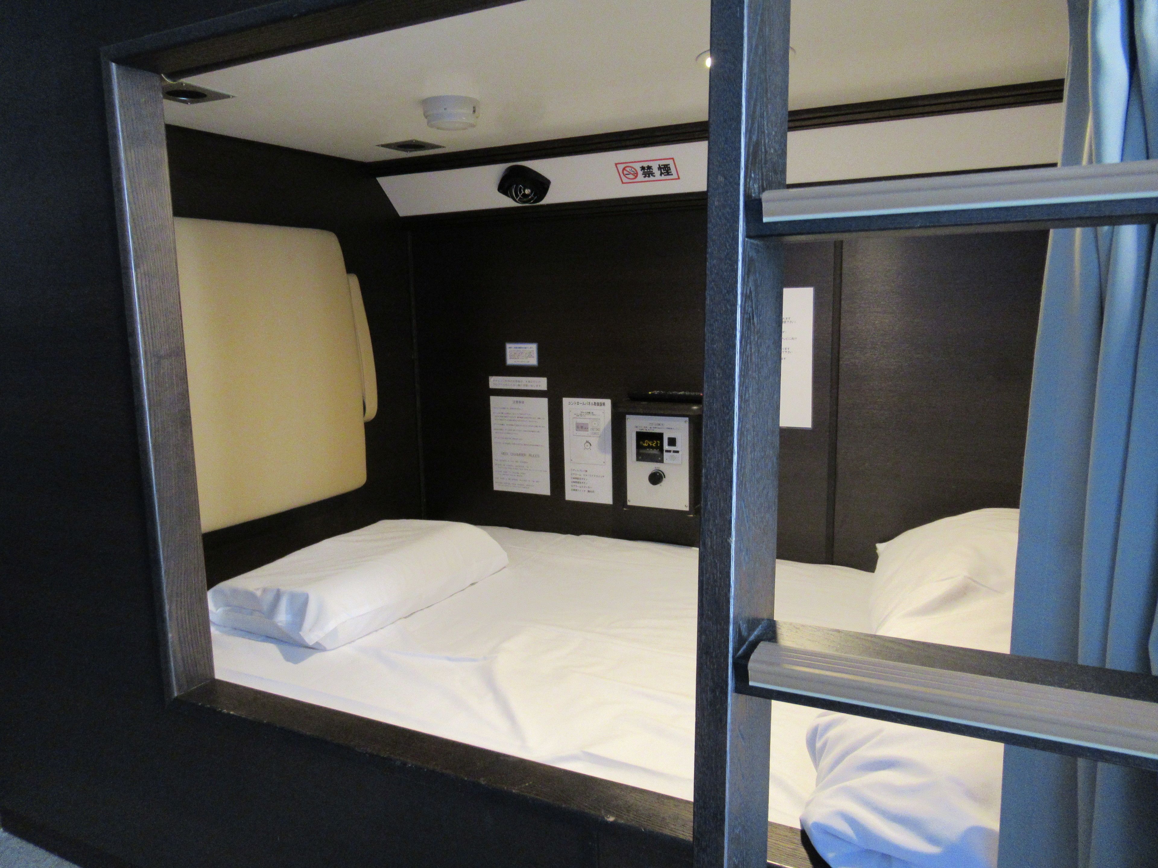 standard cabin, men only, non smoking, shared bathroom (men only) | desk, free wifi, bed sheets