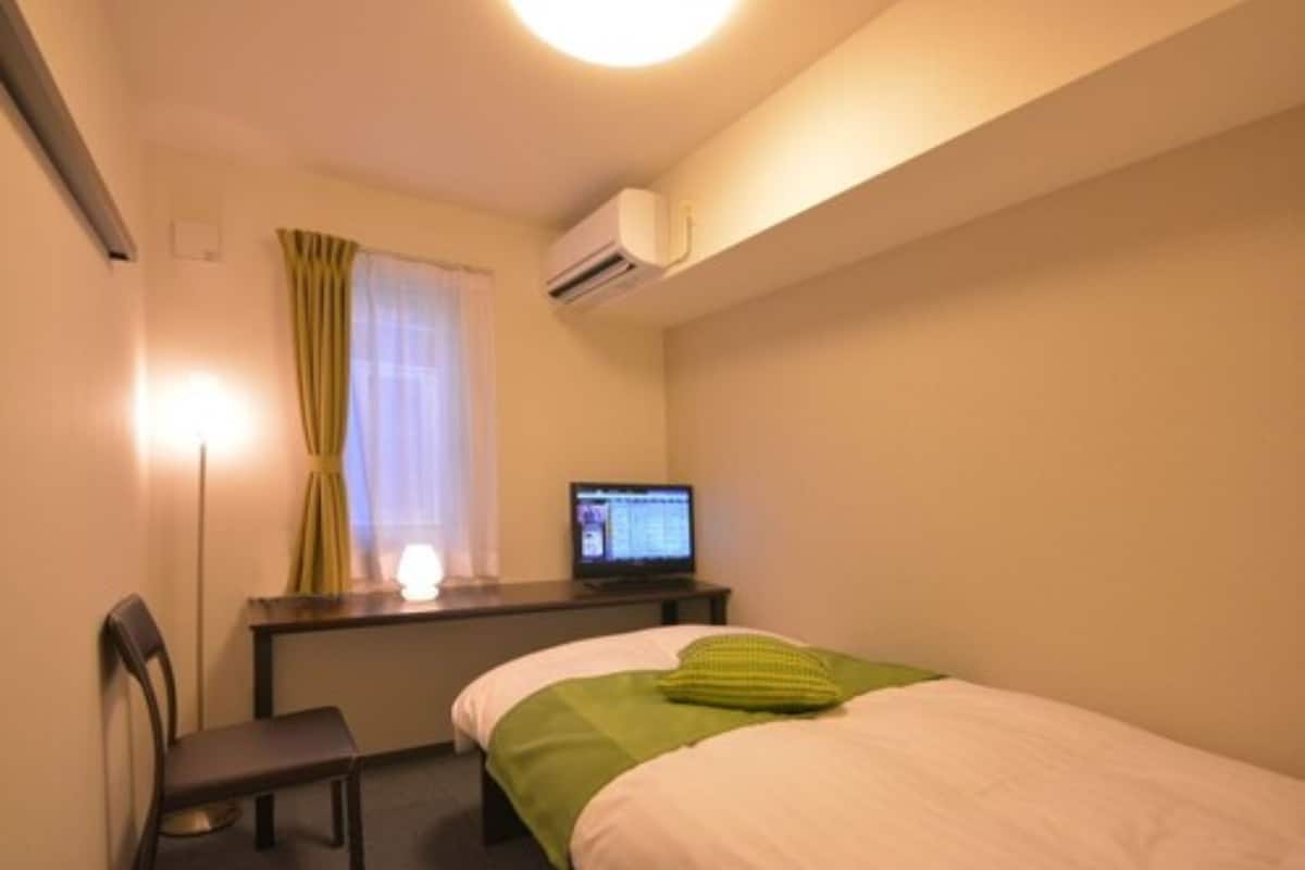 single room(rise room), non smoking | desk, free wifi, bed sheets