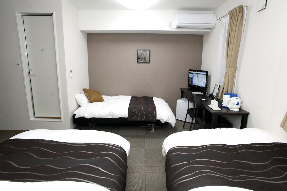 Twin Room with an extra bed, Non Smoking