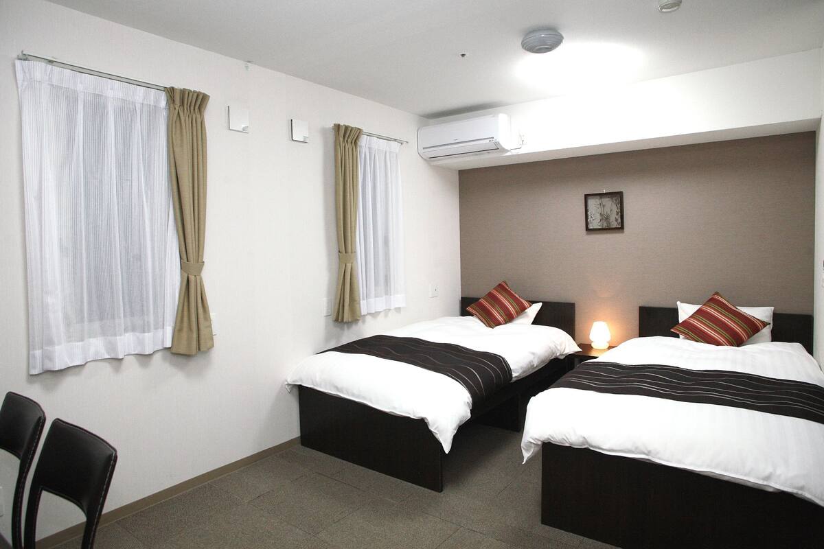 twin room, non smoking | desk, free wifi, bed sheets