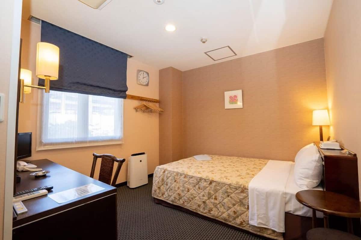 WiFi (free), bed sheets