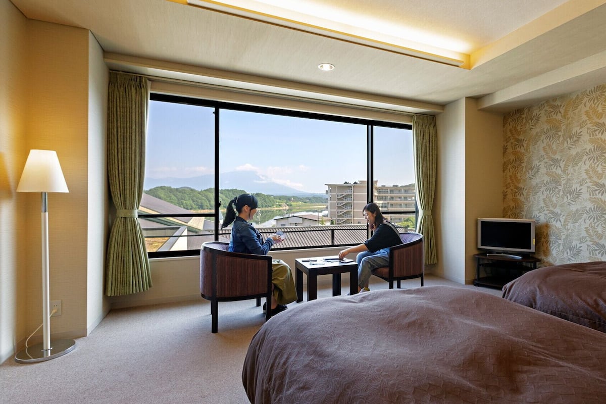Basic Twin Room, Non Smoking, Lake View