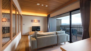 Premier Room, Non Smoking | Minibar, free WiFi, bed sheets