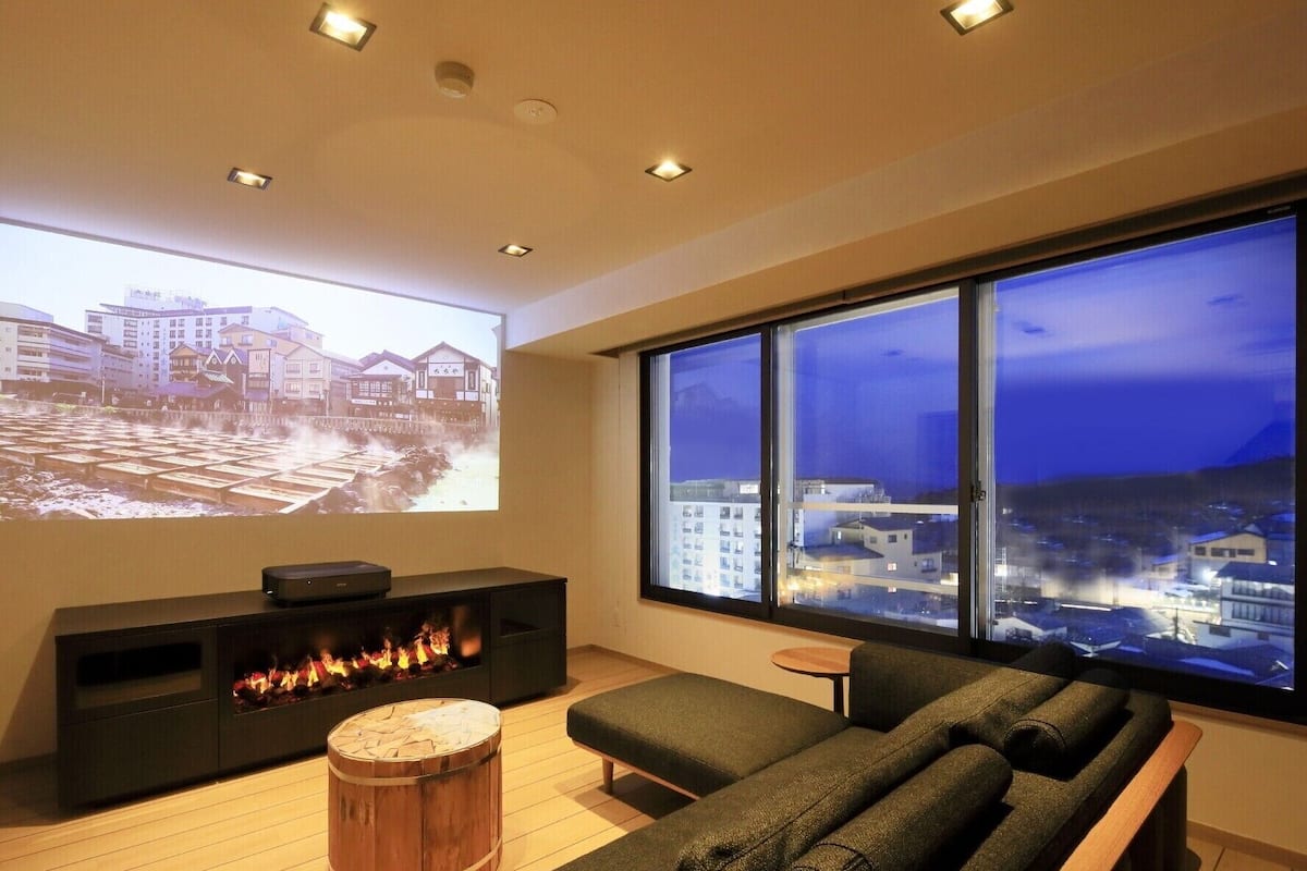 1 habitación, caja de seguridad en la habitación y escritorio