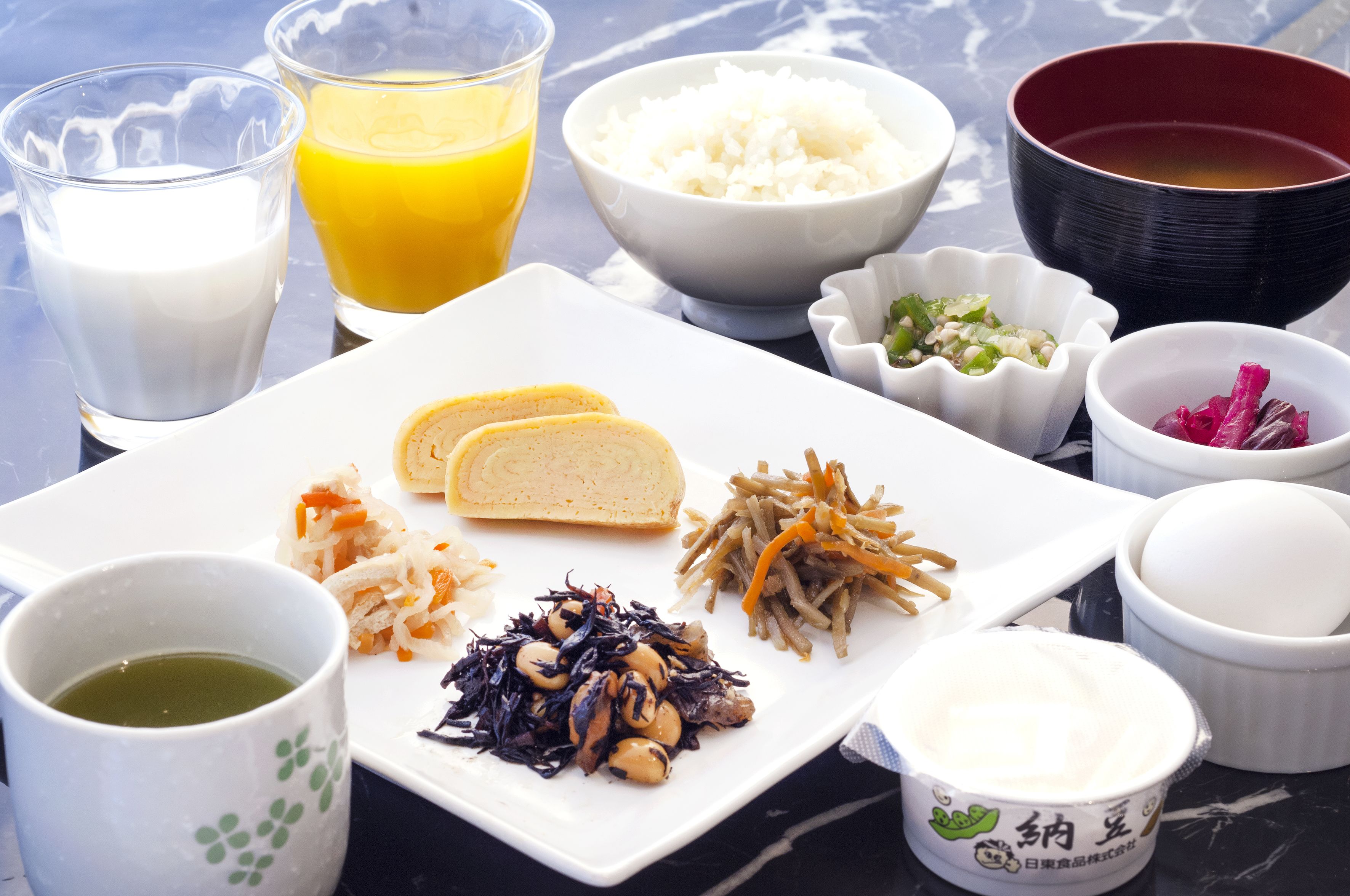 Daily buffet breakfast (JPY 1500 per person)