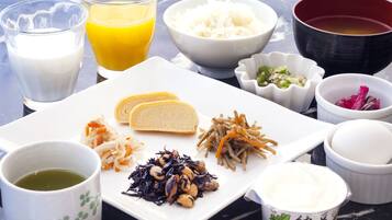 Daily buffet breakfast (JPY 1200 per person)
