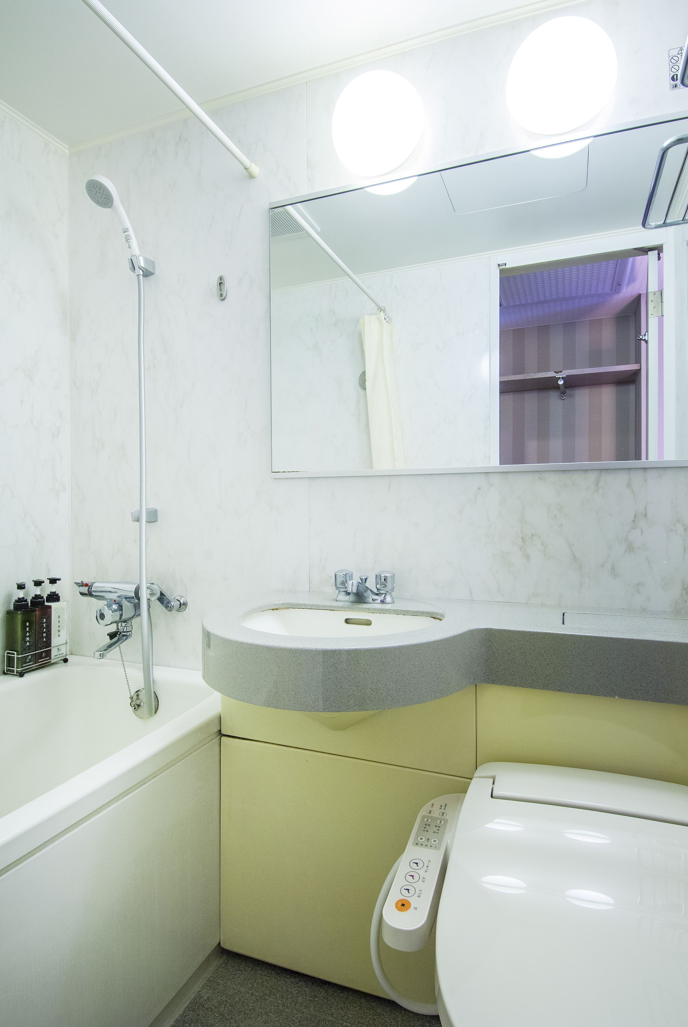 combined shower/bathtub, free toiletries, hair dryer, slippers