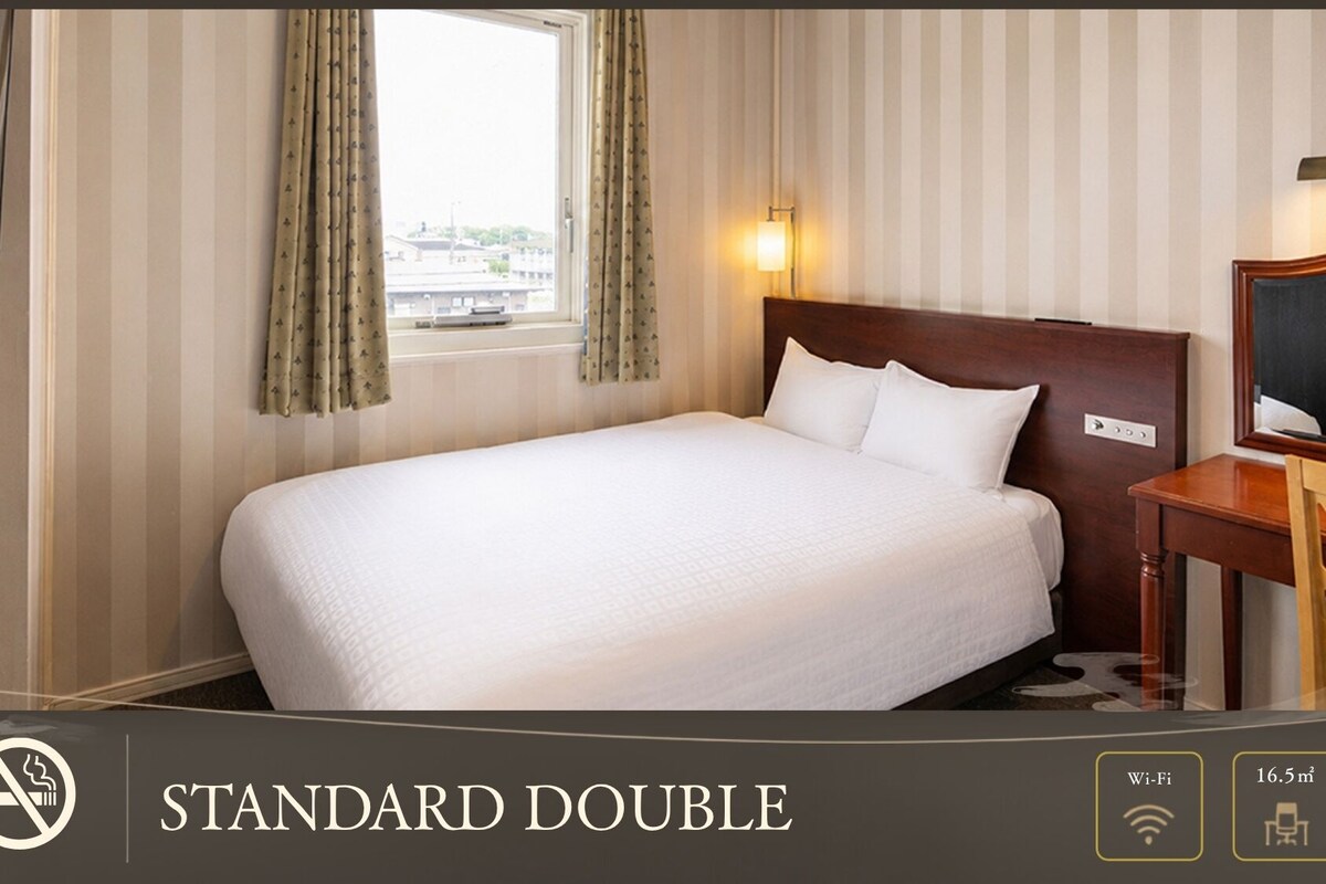 Pillow-top beds, desk, laptop workspace, blackout curtains