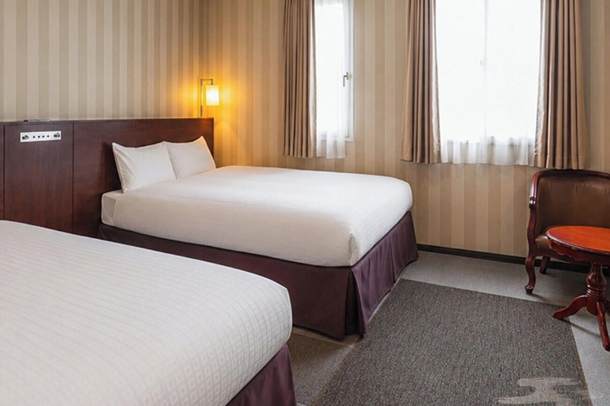 Standard Twin Room, Non Smoking | Pillow-top beds, desk, laptop workspace, blackout curtains