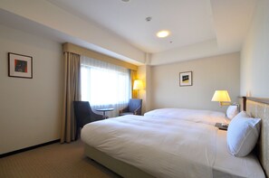 Cortinas blackout, tabla de planchar con plancha y wifi gratis 