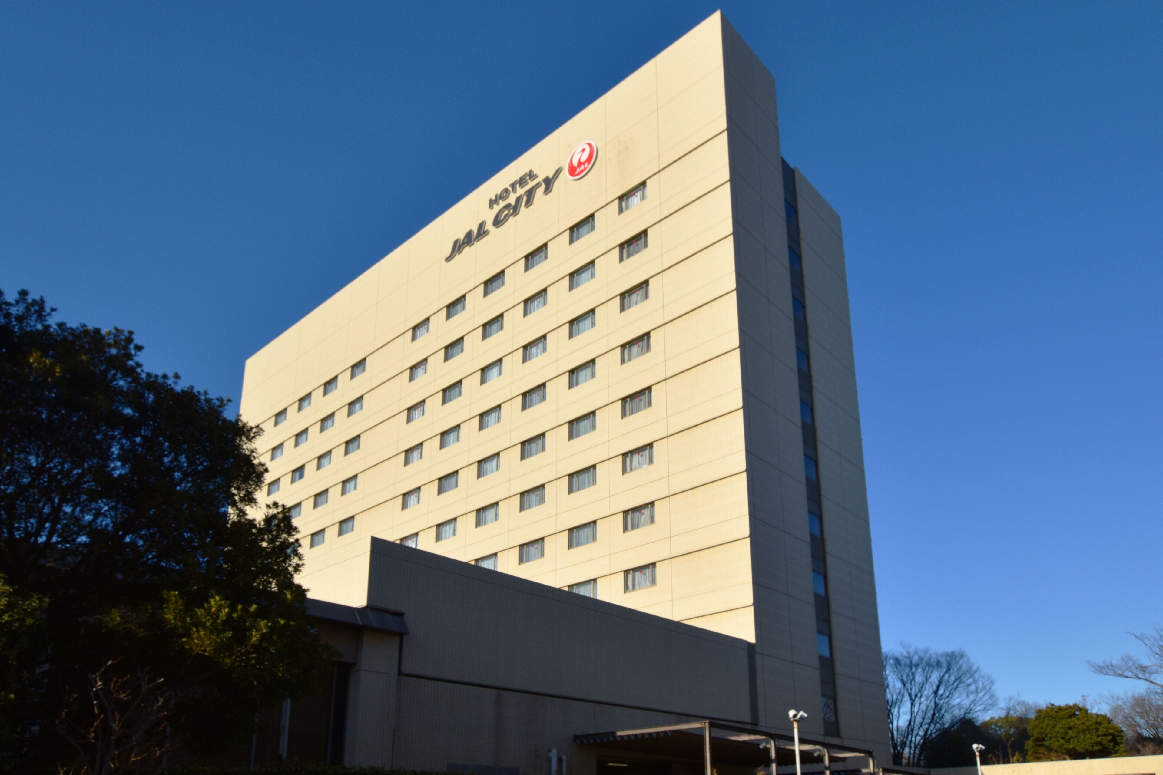 A multi-story hotel building with a prominent sign reading "Hotel Jal City."