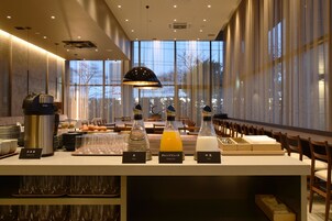 Desayuno japonés diario (JPY 2200 por persona)