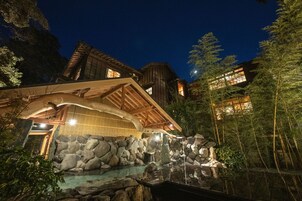 Bañera con ducha, bañera con aguas termales