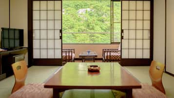 1 bedroom, in-room safe, iron/ironing board, free WiFi