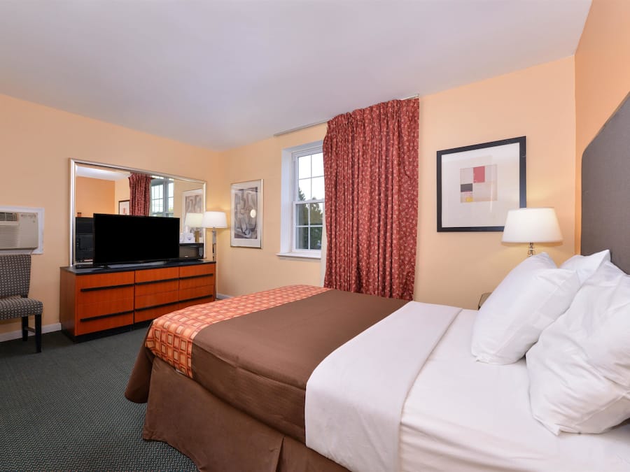 Escritorio, sistema de insonorización y wifi gratis