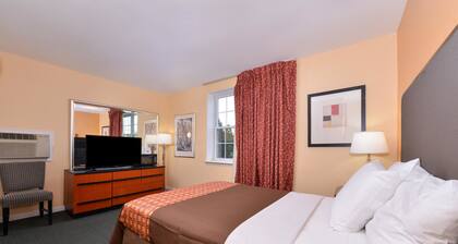 Media Inn and Suites