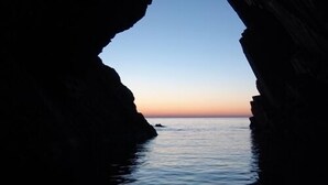 A natural rock formation with a clear view of the sea. - Seaside Uradome (Iwami)