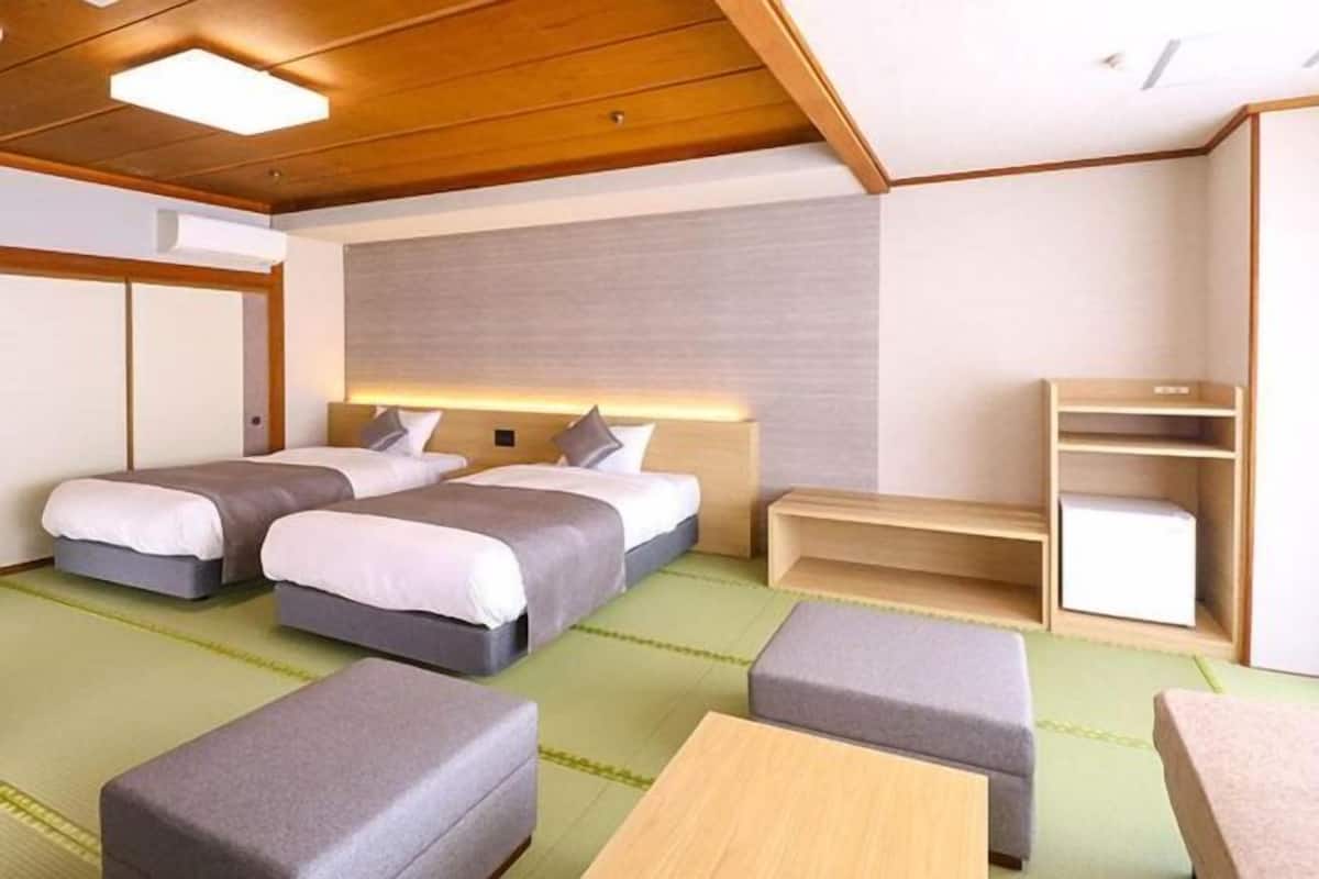 1 habitación, decoración personalizada y ropa de cama