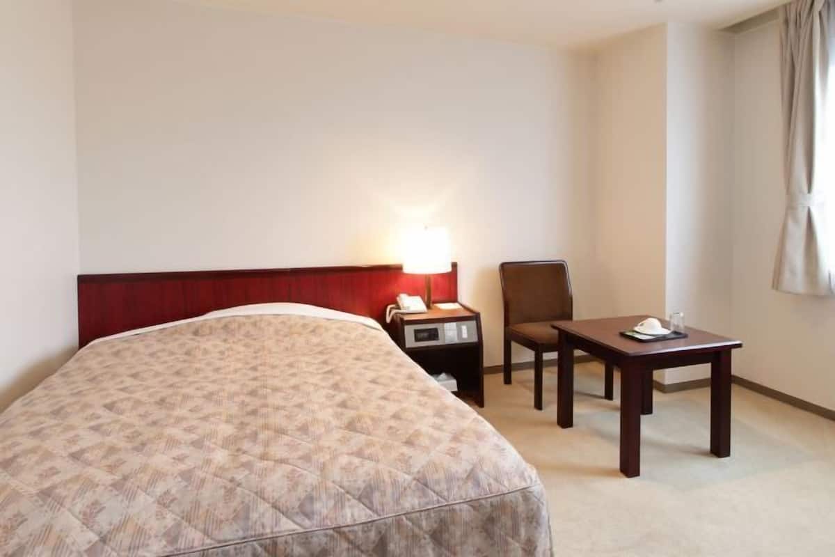 In-room safe, desk, iron/ironing board, free WiFi
