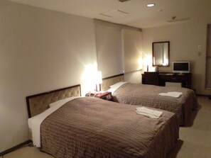 In-room safe, desk, iron/ironing board, free WiFi - Hotel Green Park (Sendai)